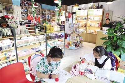 官妖丁公子最新章節(jié)暢閱，高科技產(chǎn)品的革新之旅全揭秘